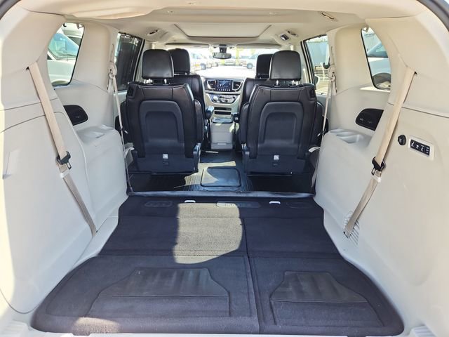 Used 2020 Chrysler Pacifica Limited image 35