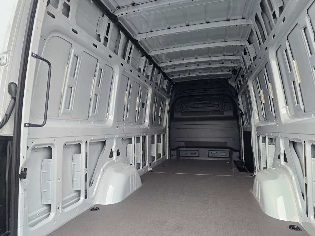 New 2025 Mercedes-Benz eSprinter 170 Cargo image 18