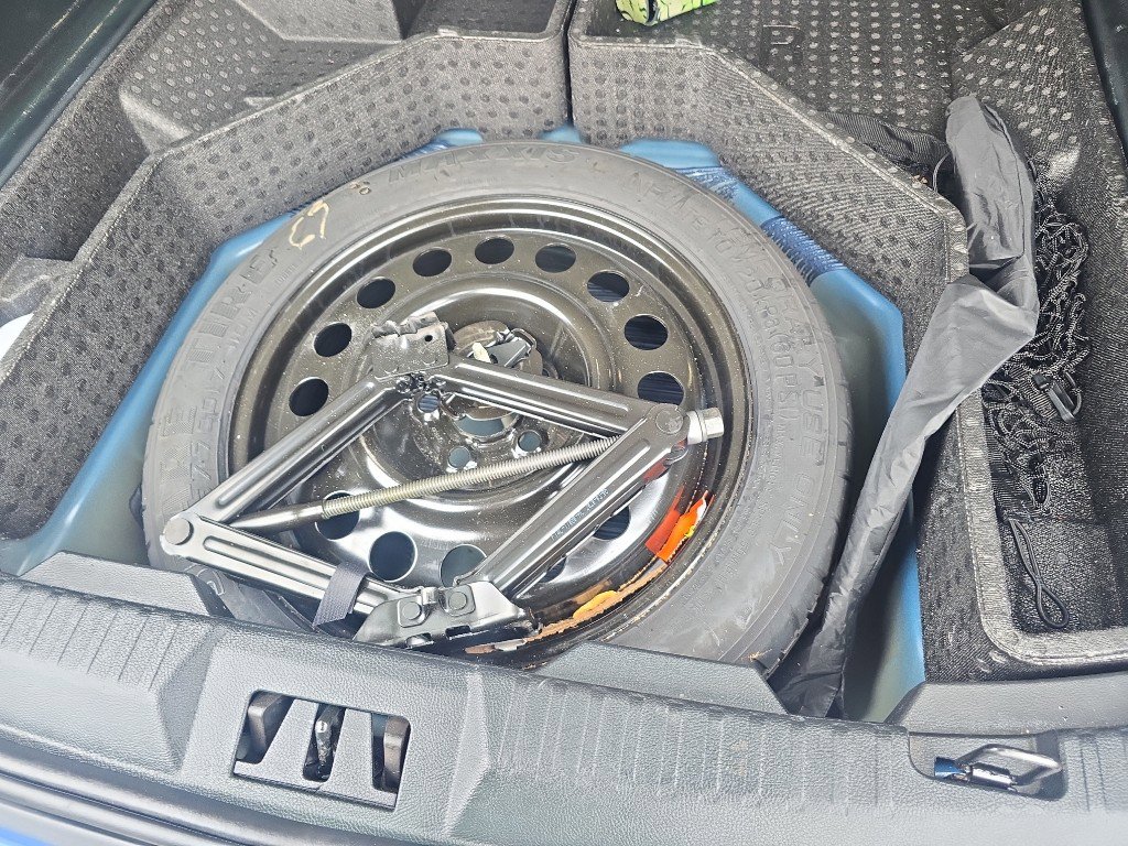 Used 2020 Ford Edge SE w/ Cargo Accessory Package image 11