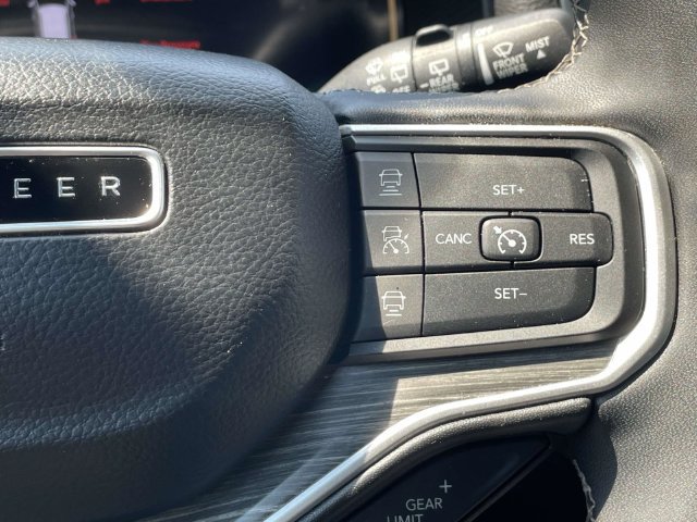 Used 2024 Jeep Wagoneer Series II AWD/4WD image 24