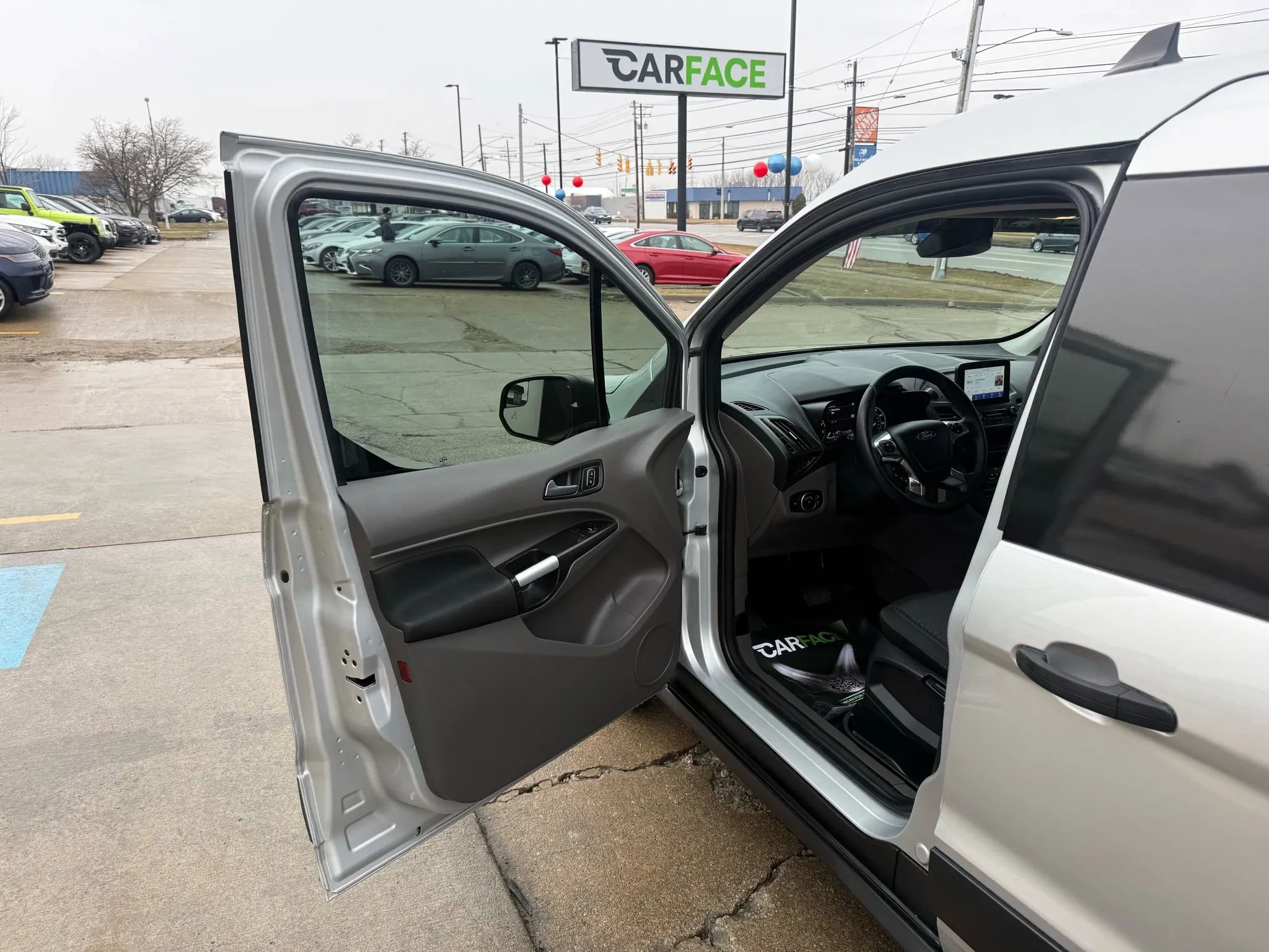 Used 2022 Ford Transit Connect XLT image 17