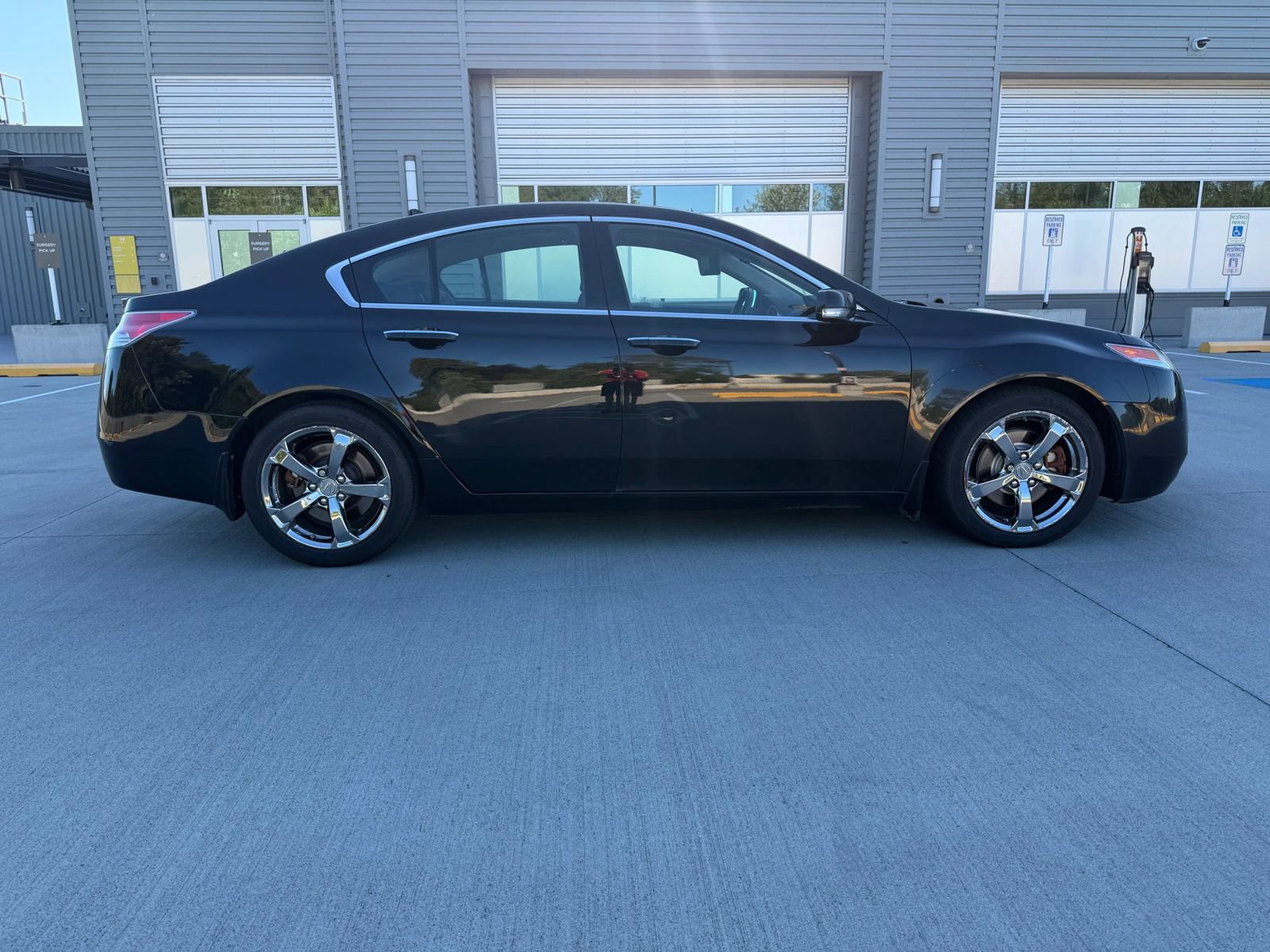 Used 2010 Acura TL SH-AWD image 4