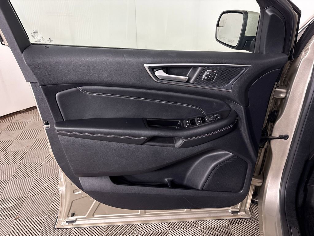 Certified 2018 Ford Edge Titanium w/ Equipment Group 301A image 23