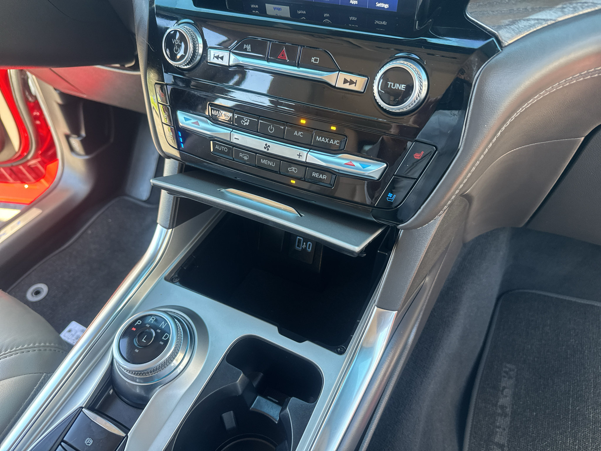 Used 2022 Ford Explorer Platinum w/ Technology Package AWD/4WD image 28