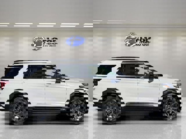 New 2026 Ford Explorer Active w/ Active Comfort Package image 4