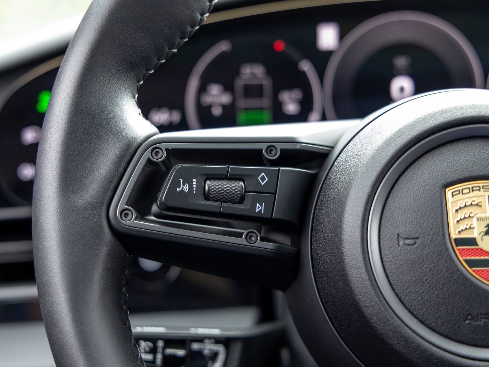 Certified 2025 Porsche Taycan AWD/4WD image 29