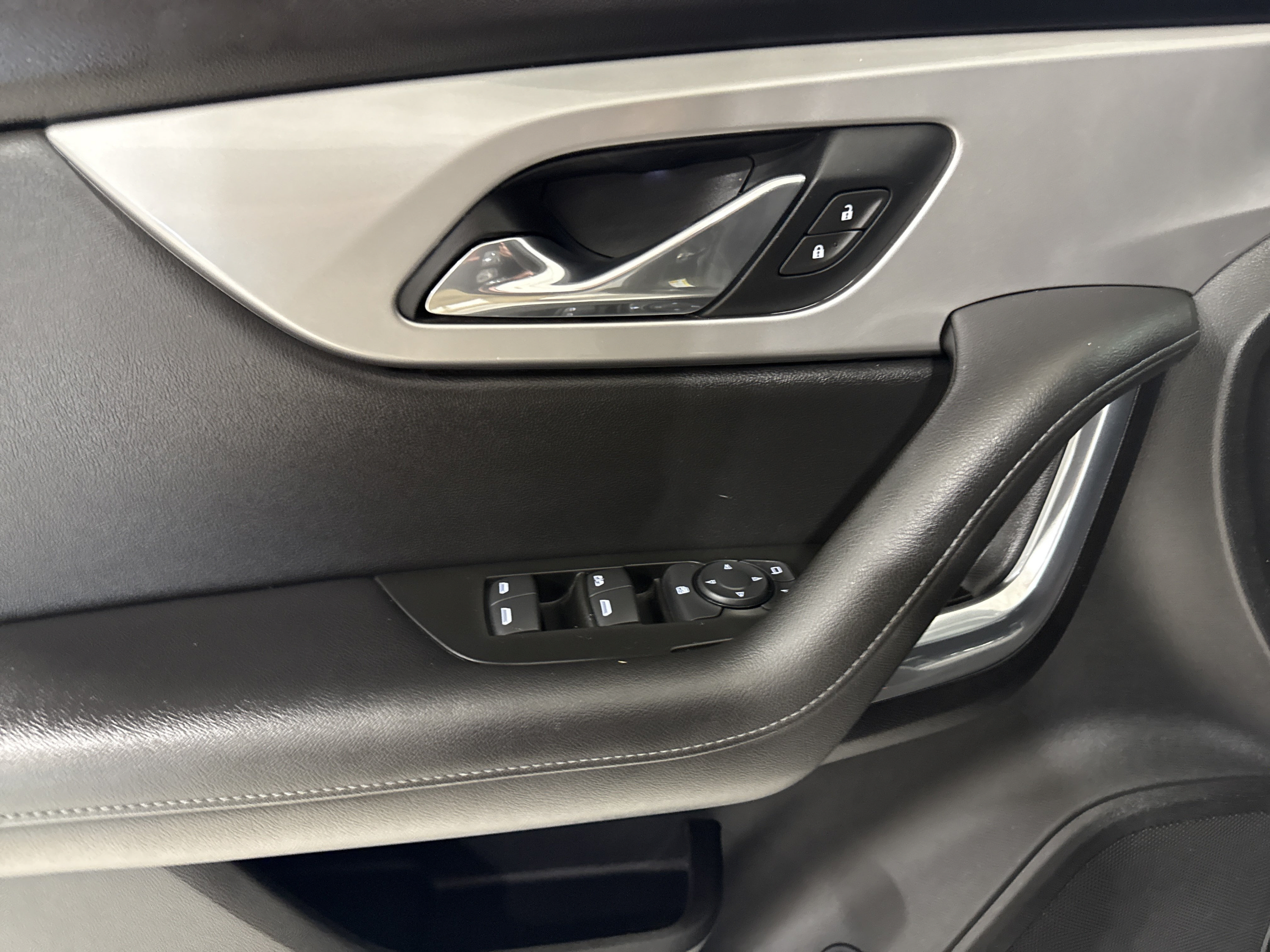 Used 2021 Chevrolet Blazer LT FWD image 19