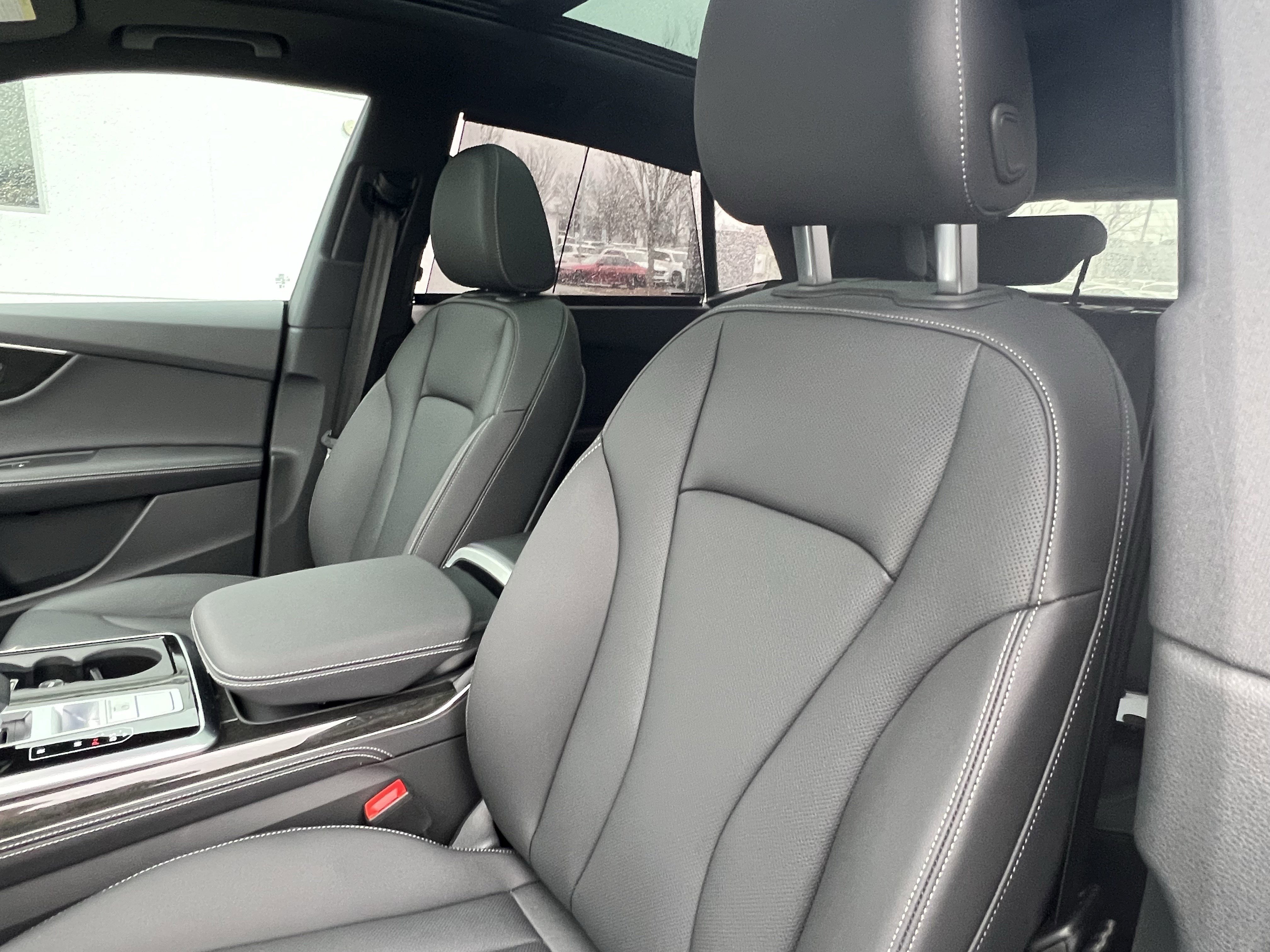 Used 2025 Audi Q8 Premium Plus image 16