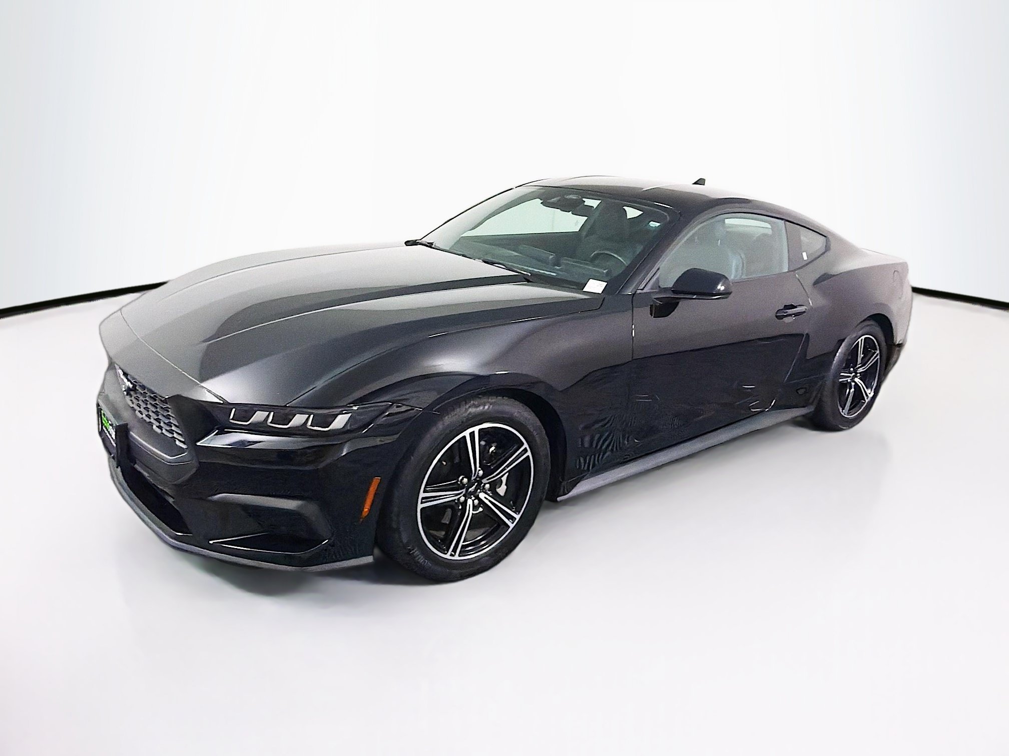 Used 2025 Ford Mustang Coupe RWD image 3