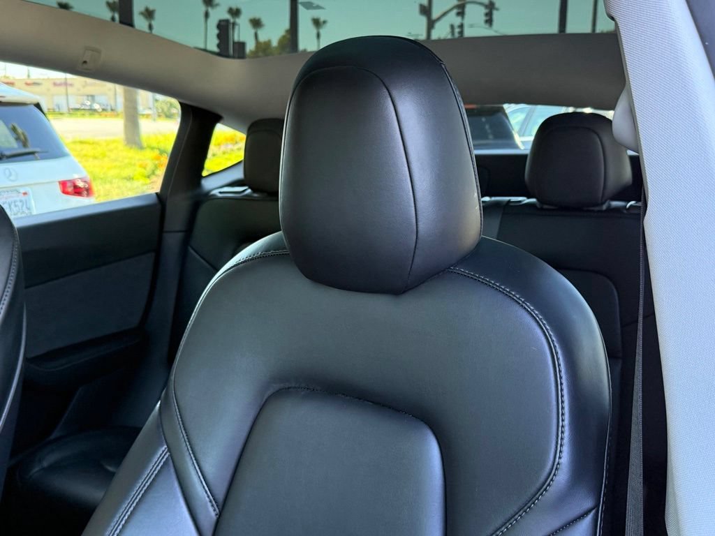 Used 2022 Tesla Model Y Long Range AWD/4WD image 3