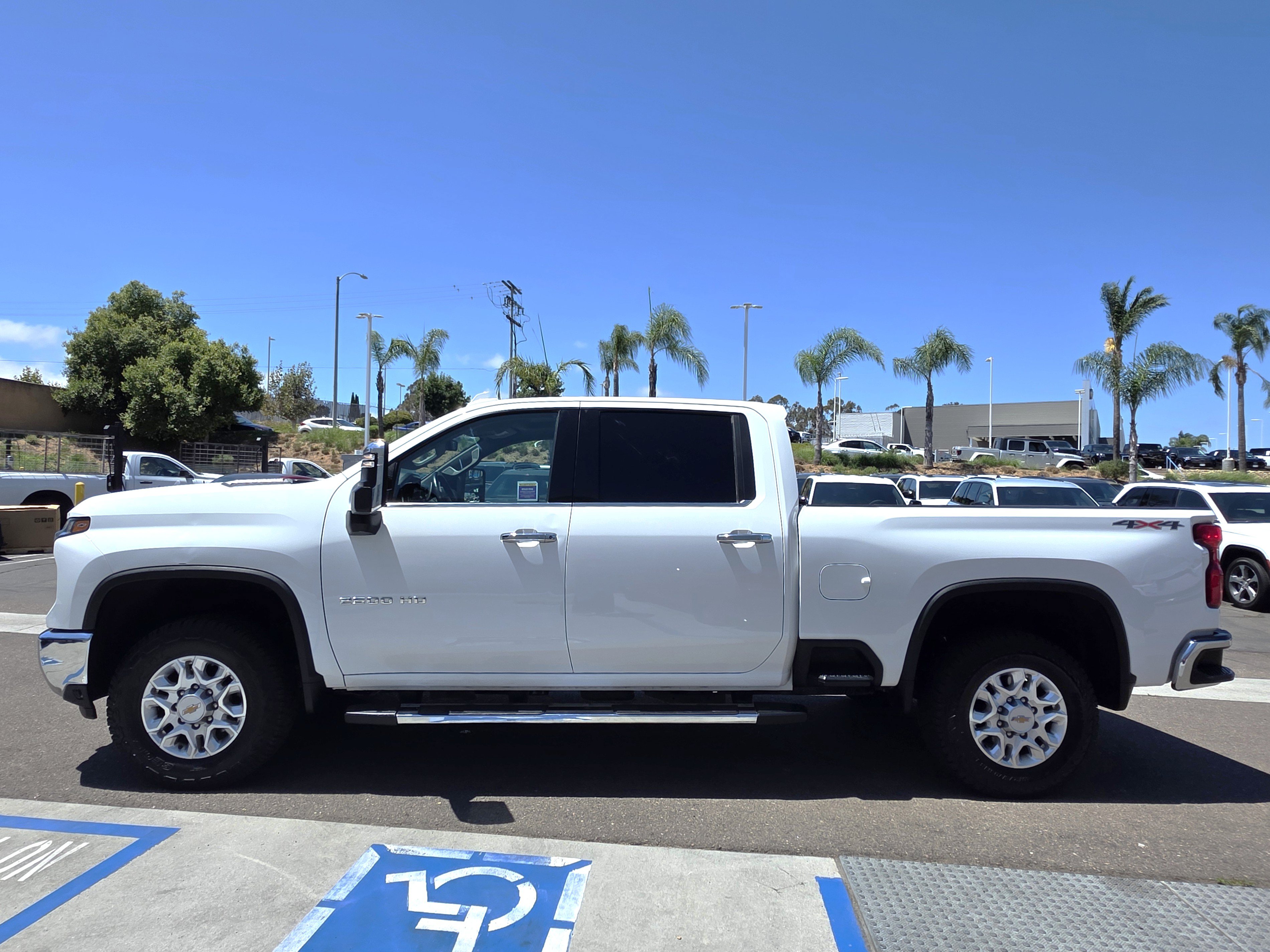 Used 2024 Chevrolet Silverado 2500 LTZ AWD/4WD image 2