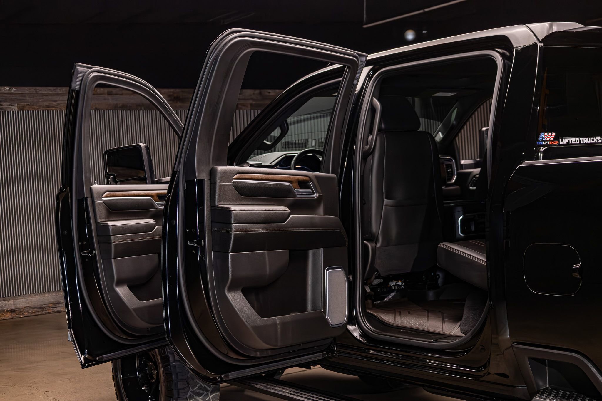 Used 2024 Chevrolet Silverado 2500 High Country w/ Midnight Edition image 32