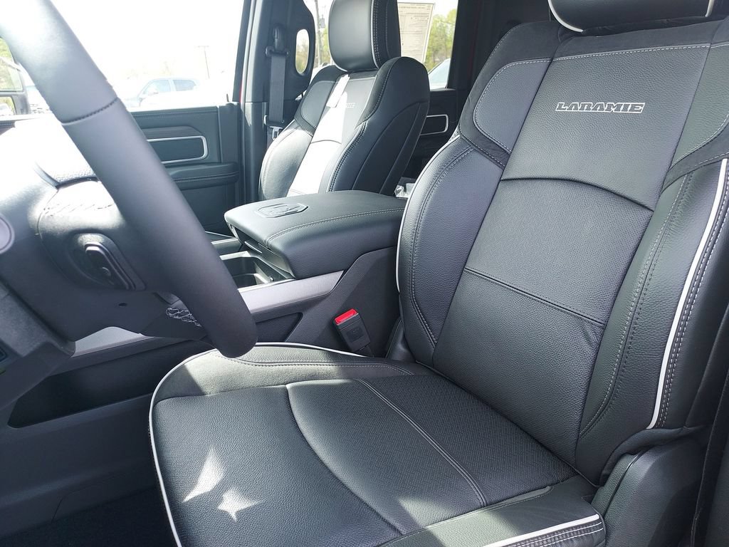 New 2026 RAM 2500 Laramie AWD/4WD image 17