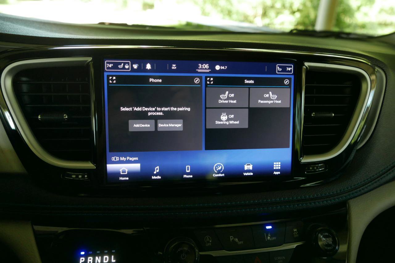 Used 2021 Chrysler Pacifica Touring-L FWD image 14