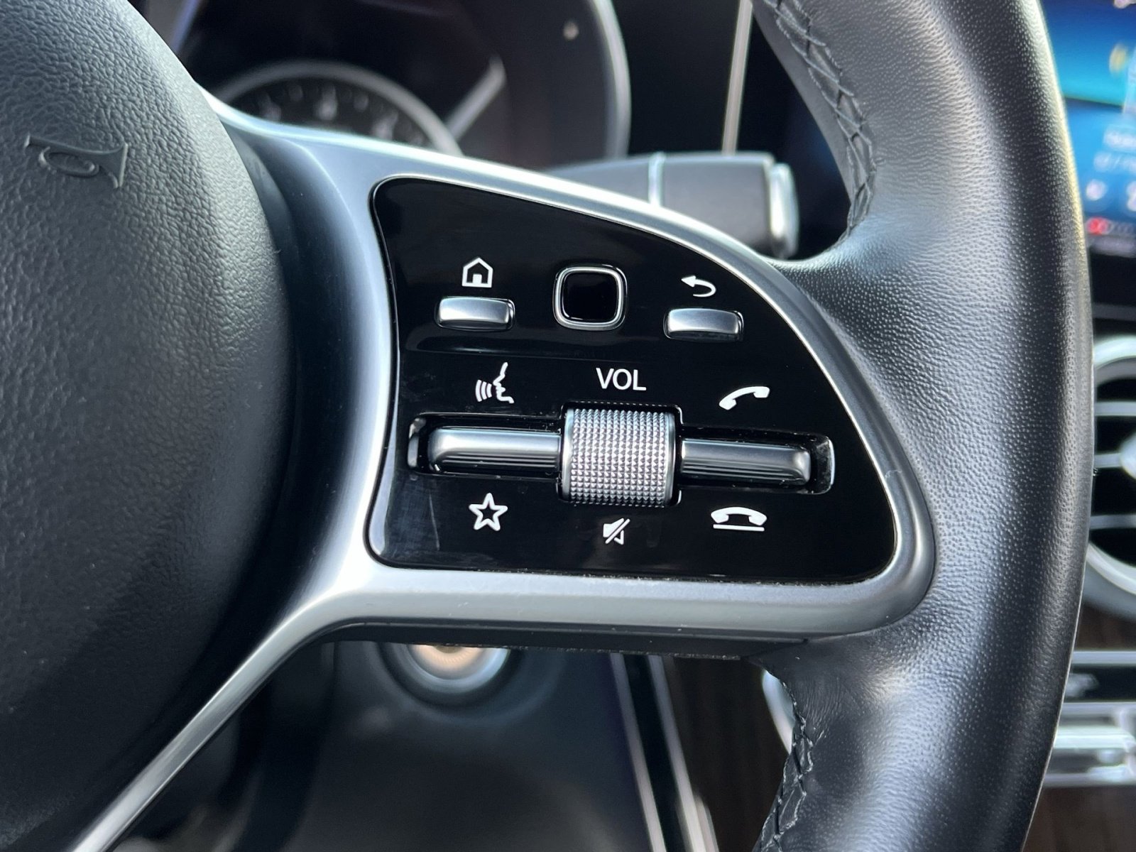 Certified 2022 Mercedes-Benz GLC 300 4MATIC w/ Premium Package Lite image 29