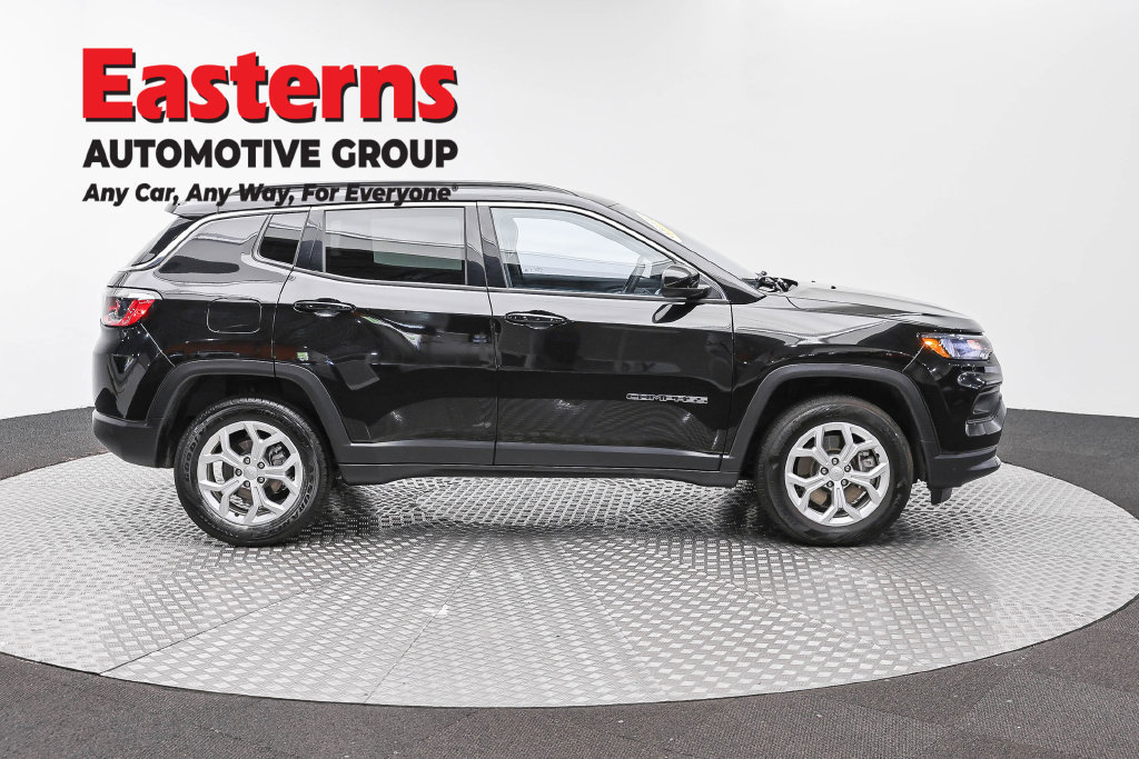 Used 2024 Jeep Compass Latitude AWD/4WD image 6