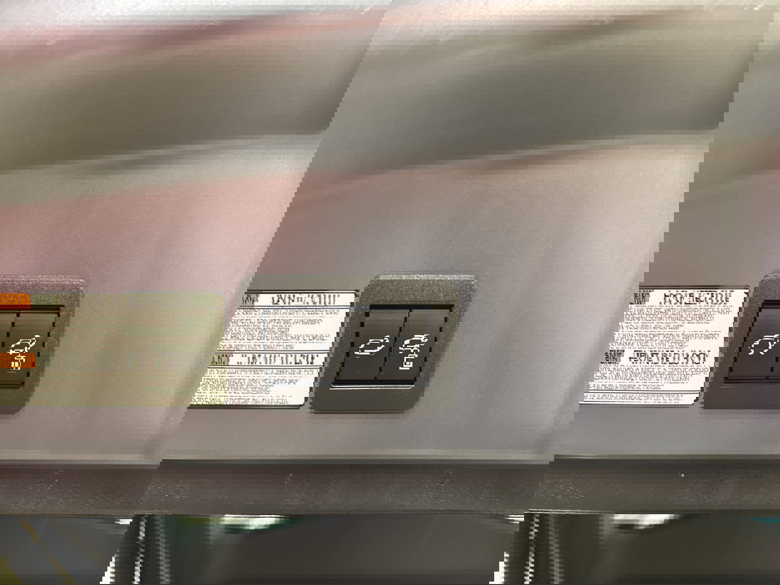 Used 2024 Toyota Corolla Cross XLE w/ Convenience Package image 23