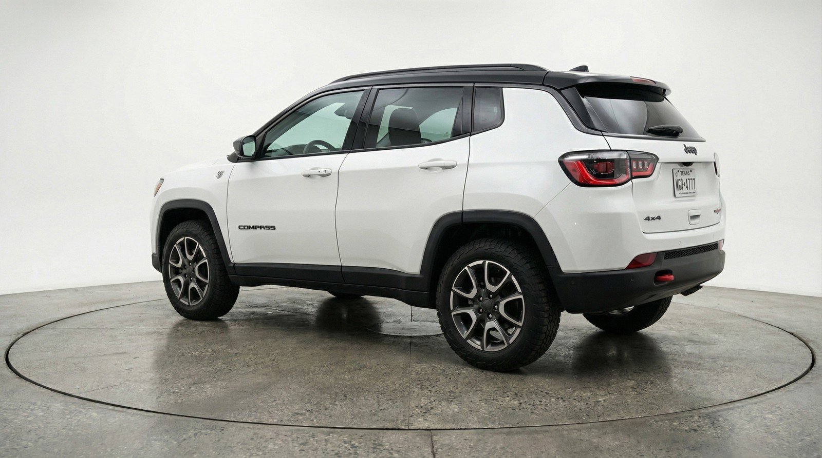 Used 2025 Jeep Compass Trailhawk AWD/4WD image 6