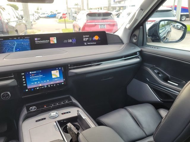 Certified 2025 Lincoln Navigator Reserve AWD/4WD image 24
