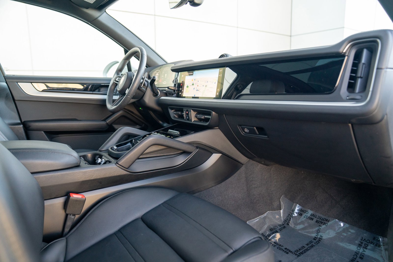 Used 2025 Porsche Cayenne image 26