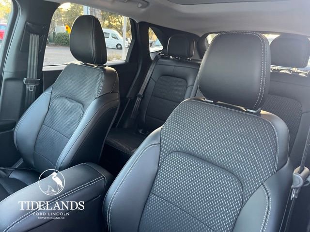 New 2025 Ford Escape SE w/ Class II Trailer Tow Package image 17