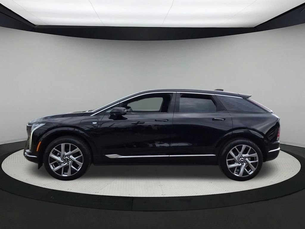 Used 2027 Cadillac Optiq Luxury RWD image 2