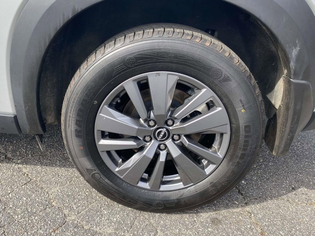 Used 2024 Nissan Pathfinder SV w/ SV Premium Package image 8