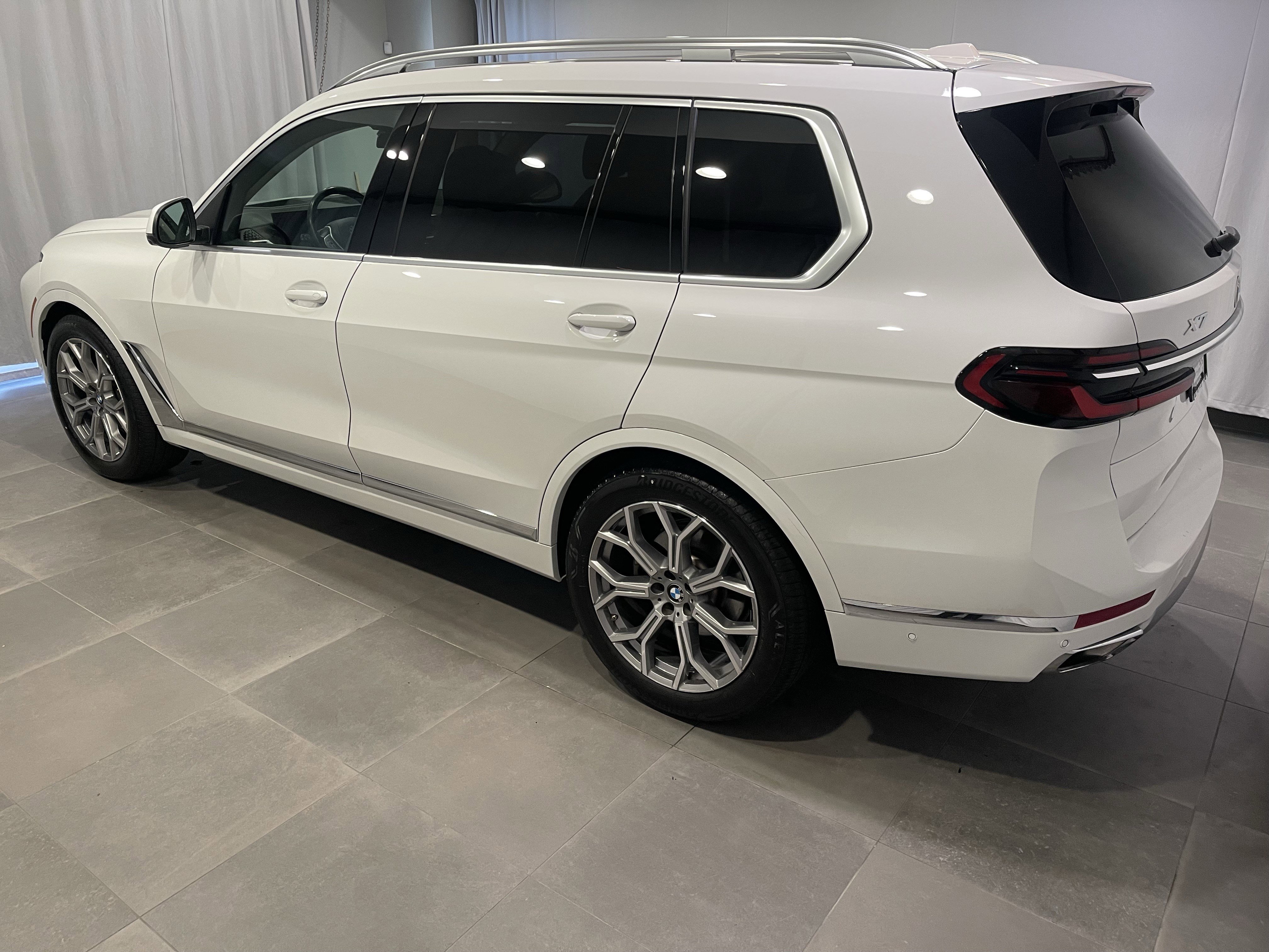 Certified 2024 BMW X7 xDrive40i w/ Premium Package AWD/4WD image 4