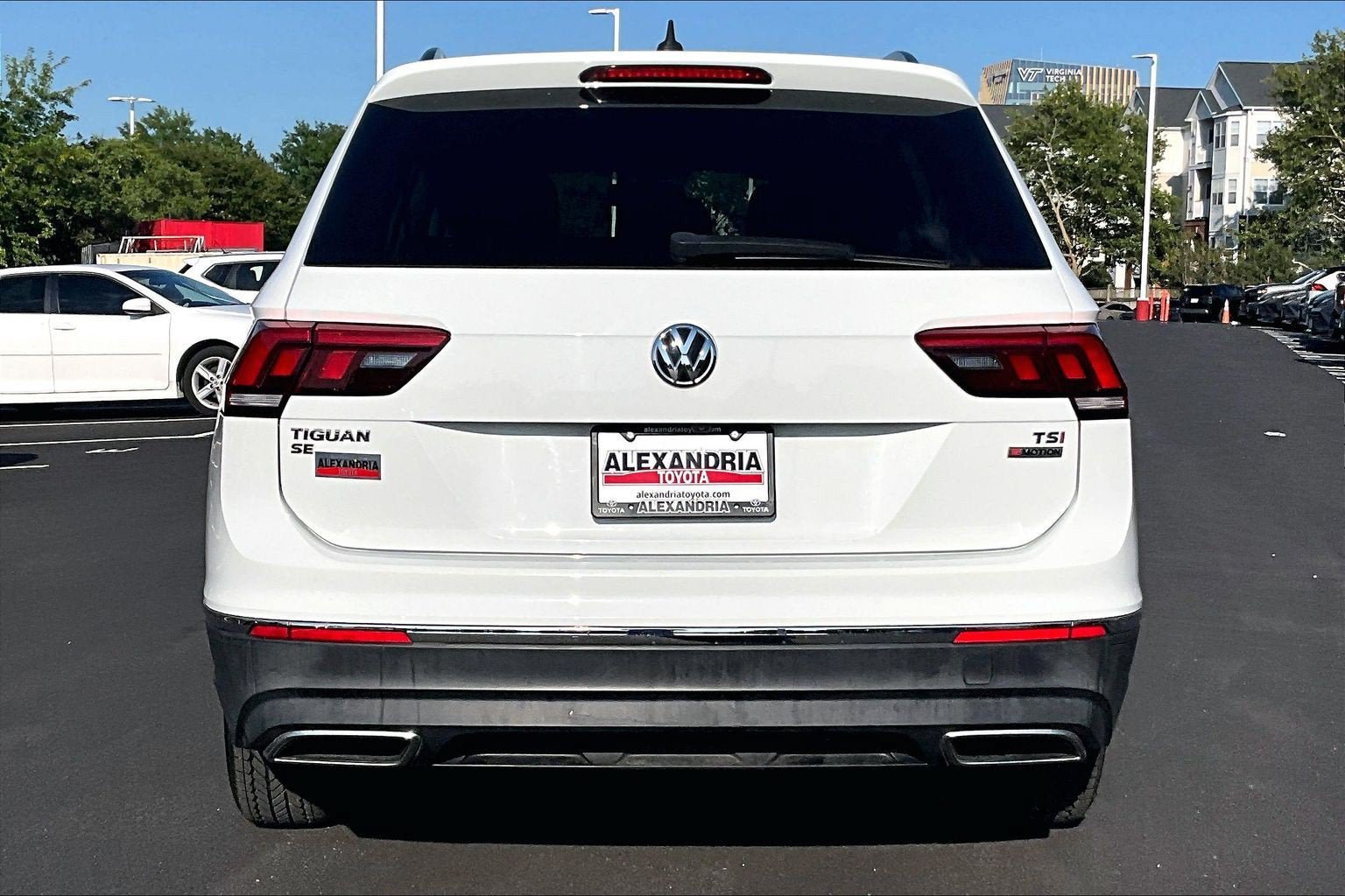 Used 2018 Volkswagen Tiguan SE w/ 3rd Row Seat Package AWD/4WD image 4
