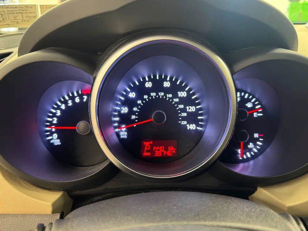 Used 2012 Kia Soul ! FWD image 6
