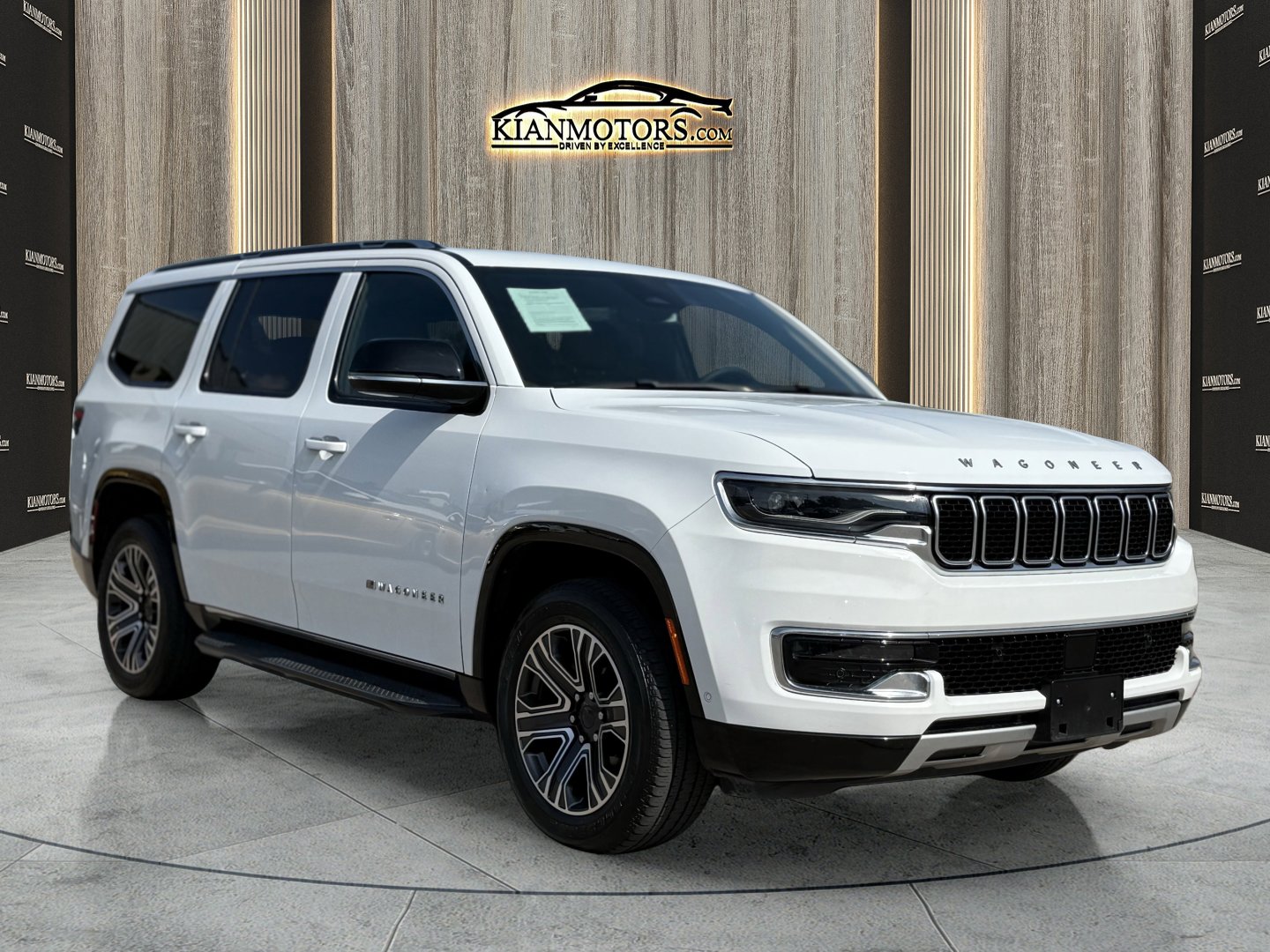 Used 2024 Jeep Wagoneer Series II w/ Flexible Seating Group image 1