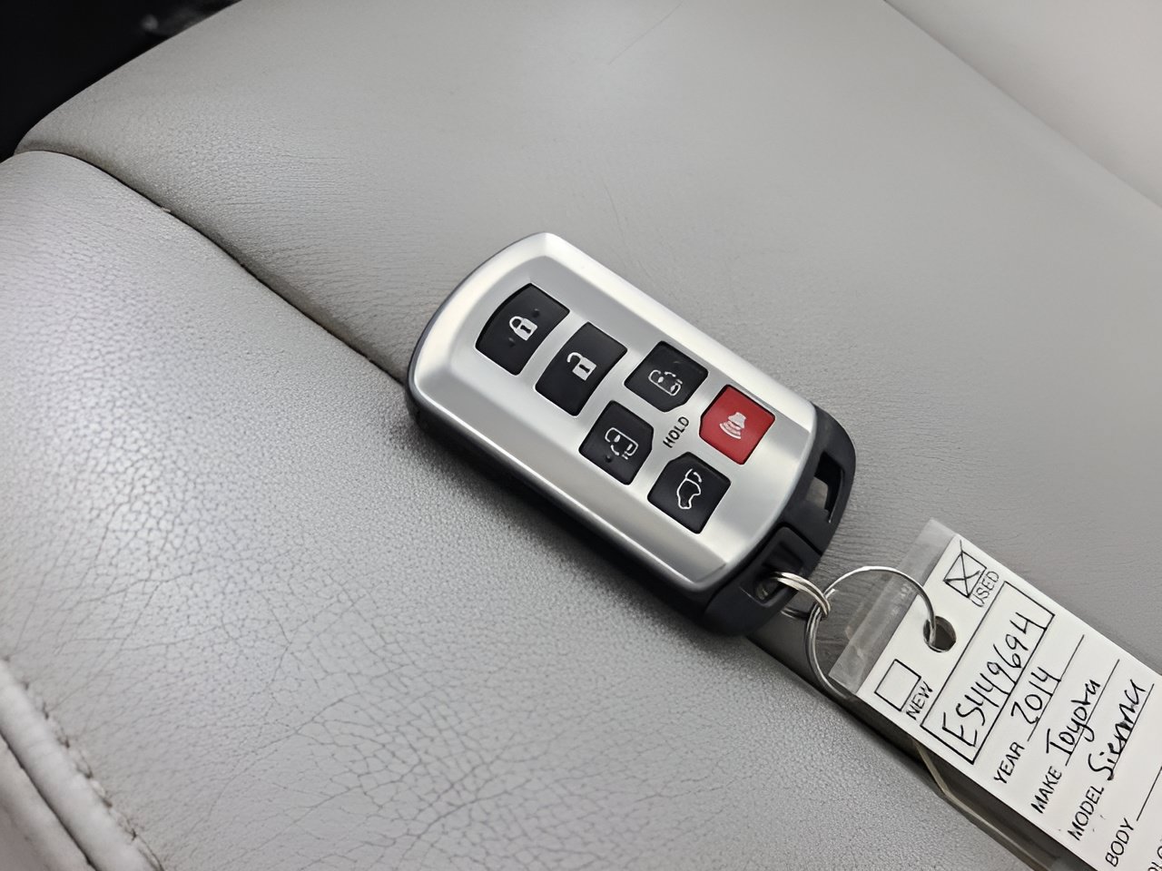 Used 2014 Toyota Sienna XLE w/ Entertainment Package FWD image 40