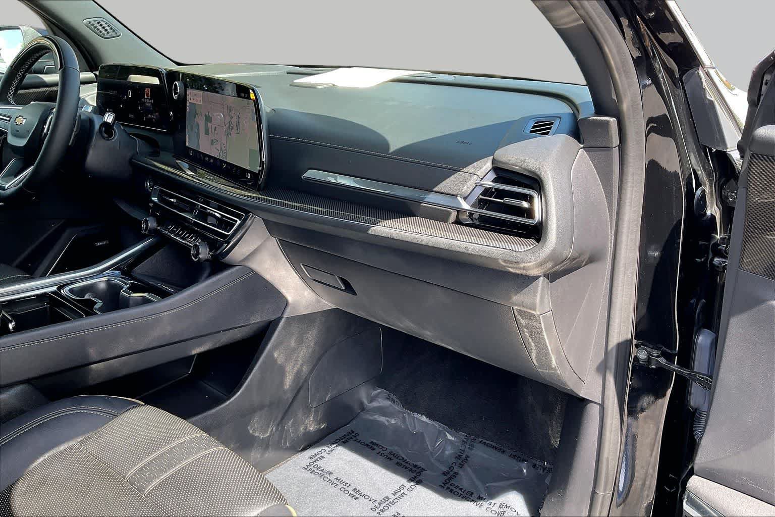 Used 2025 Chevrolet Traverse High Country w/ LPO, Floor Liner Package FWD image 30