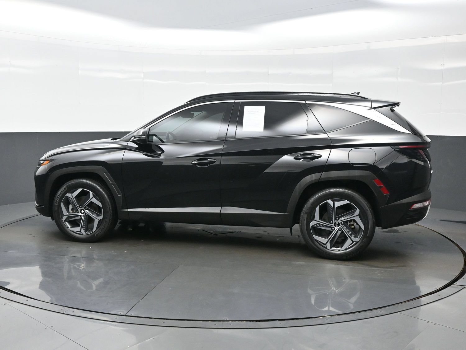 Certified 2023 Hyundai Tucson Limited AWD/4WD image 3