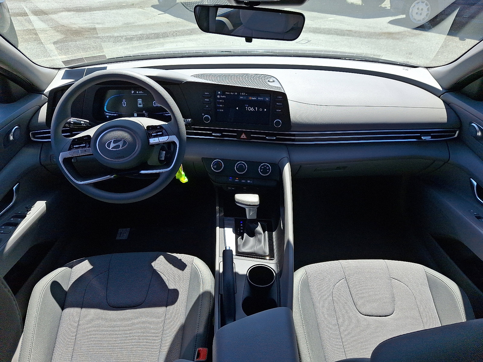 New 2025 Hyundai Elantra SE image 10