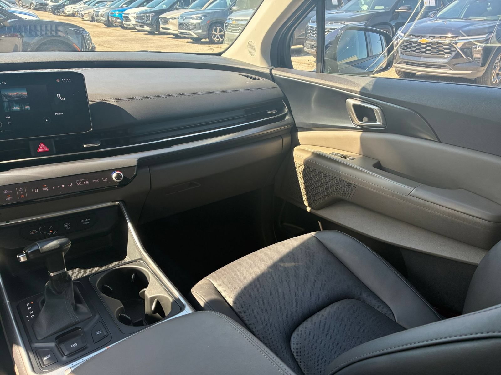 Used 2026 Kia Carnival FWD image 30