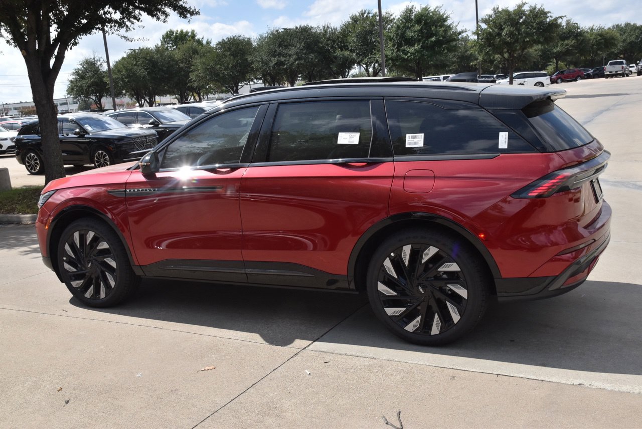 New 2026 Lincoln Nautilus Reserve AWD/4WD image 10