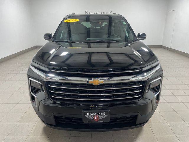 Used 2025 Chevrolet Traverse LT AWD/4WD image 2