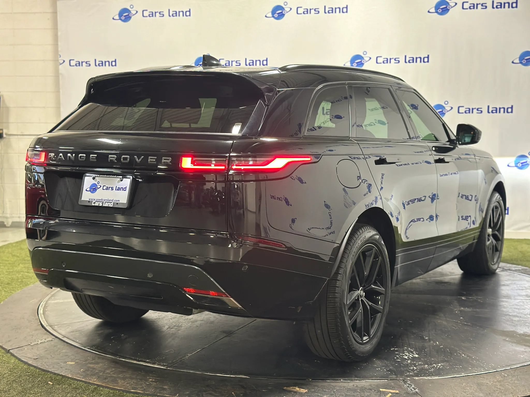 Used 2024 Land Rover Range Rover Velar Dynamic SE AWD/4WD image 3