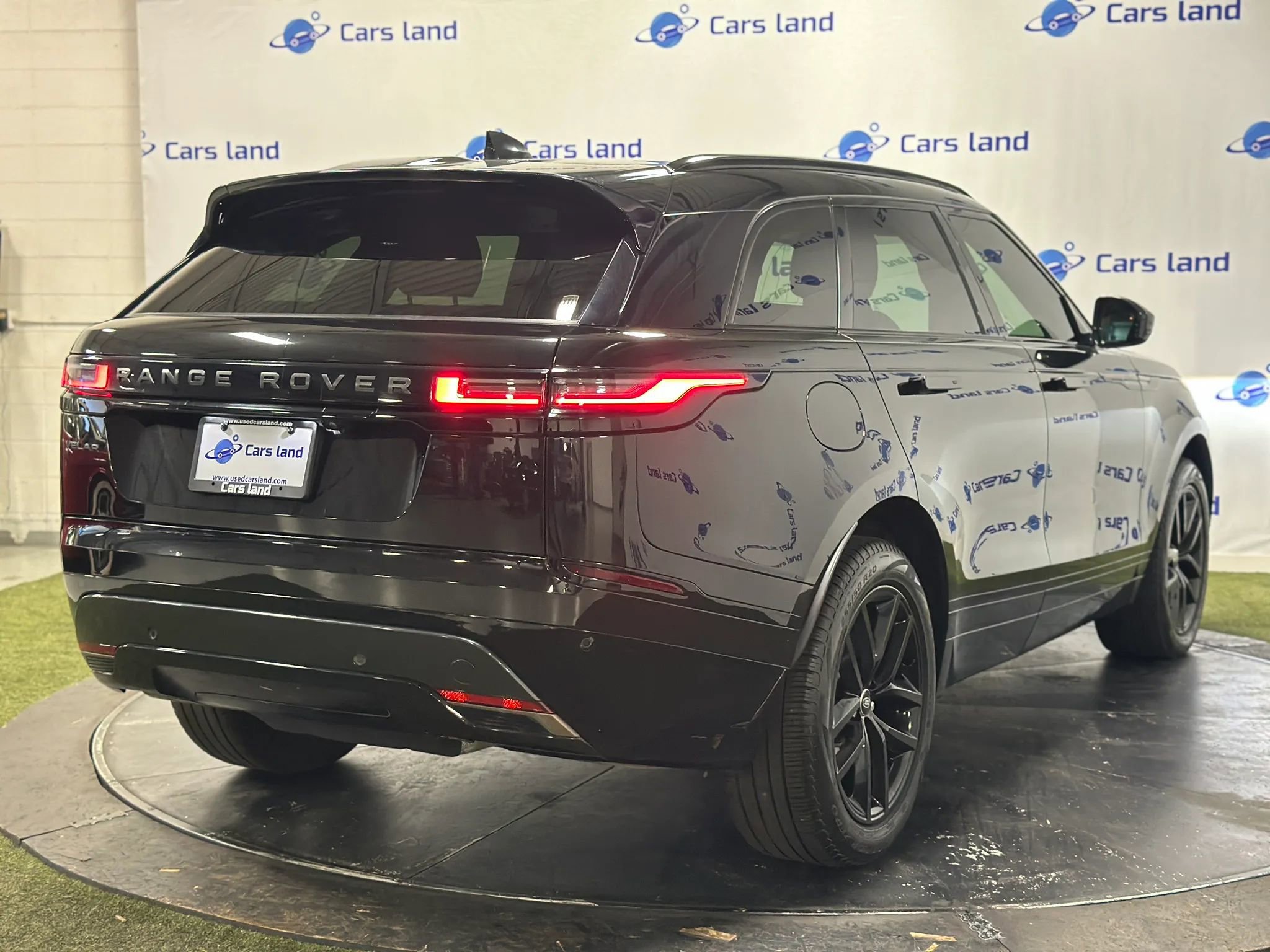 Used 2024 Land Rover Range Rover Velar Dynamic SE AWD/4WD image 3
