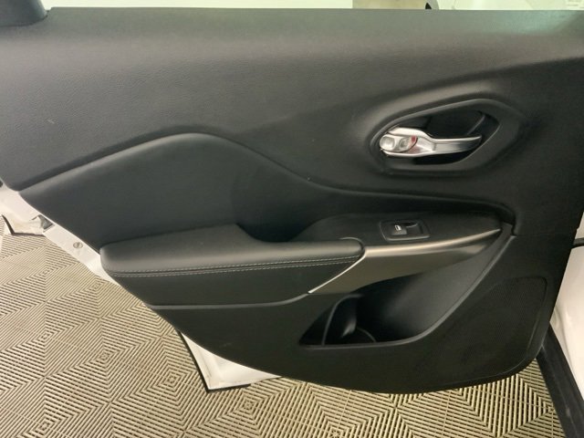 Used 2019 Jeep Cherokee Limited image 21