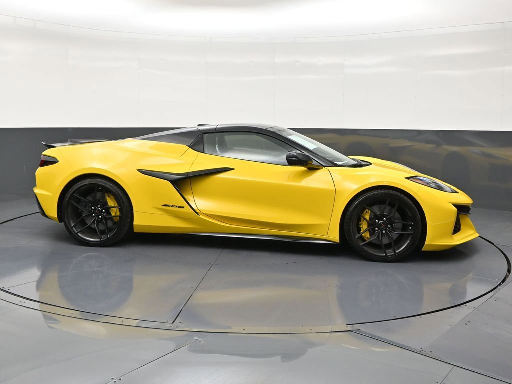 Used 2025 Chevrolet Corvette Z06 RWD image 6
