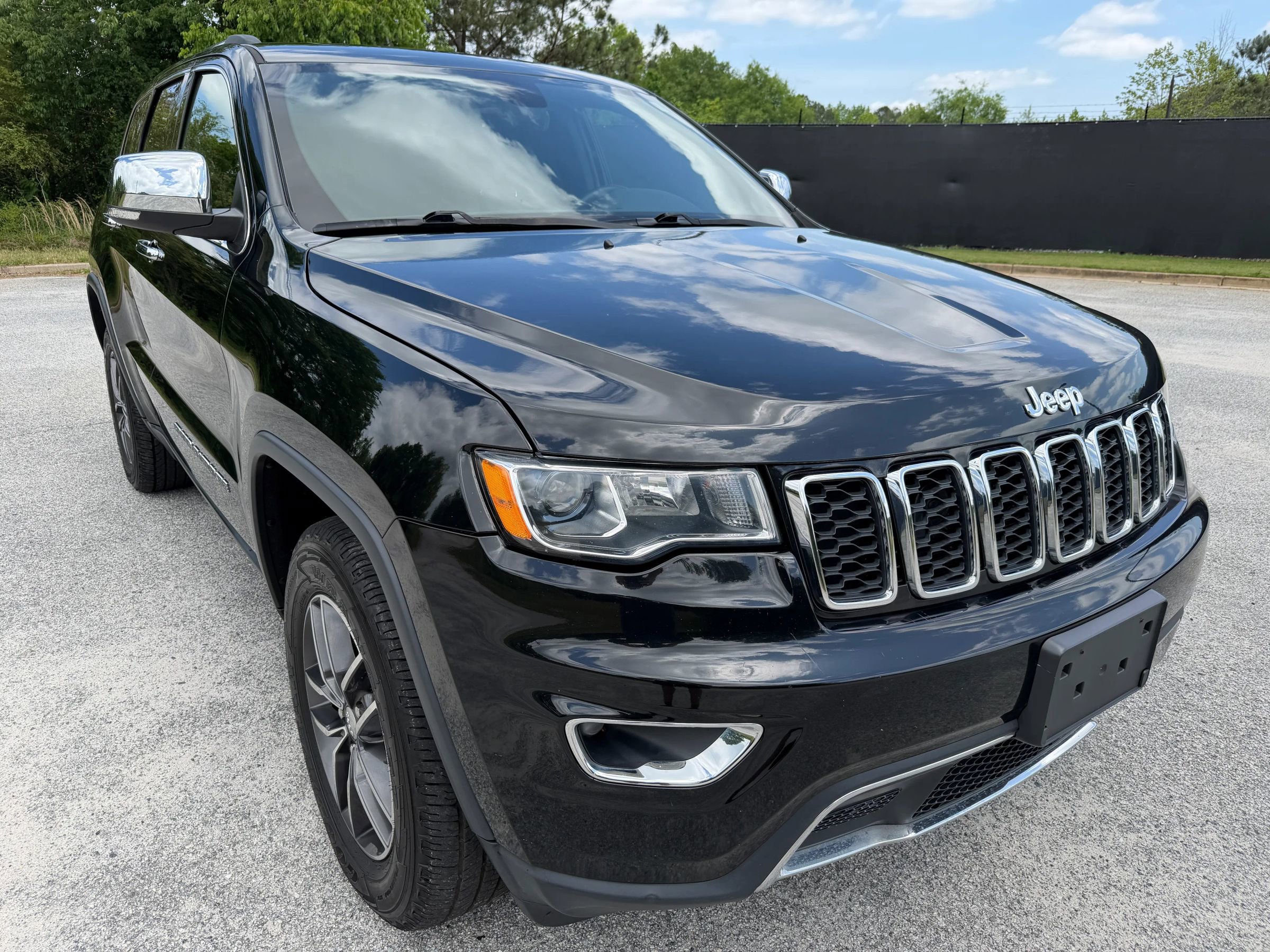 Used 2017 Jeep Grand Cherokee Limited AWD/4WD image 7