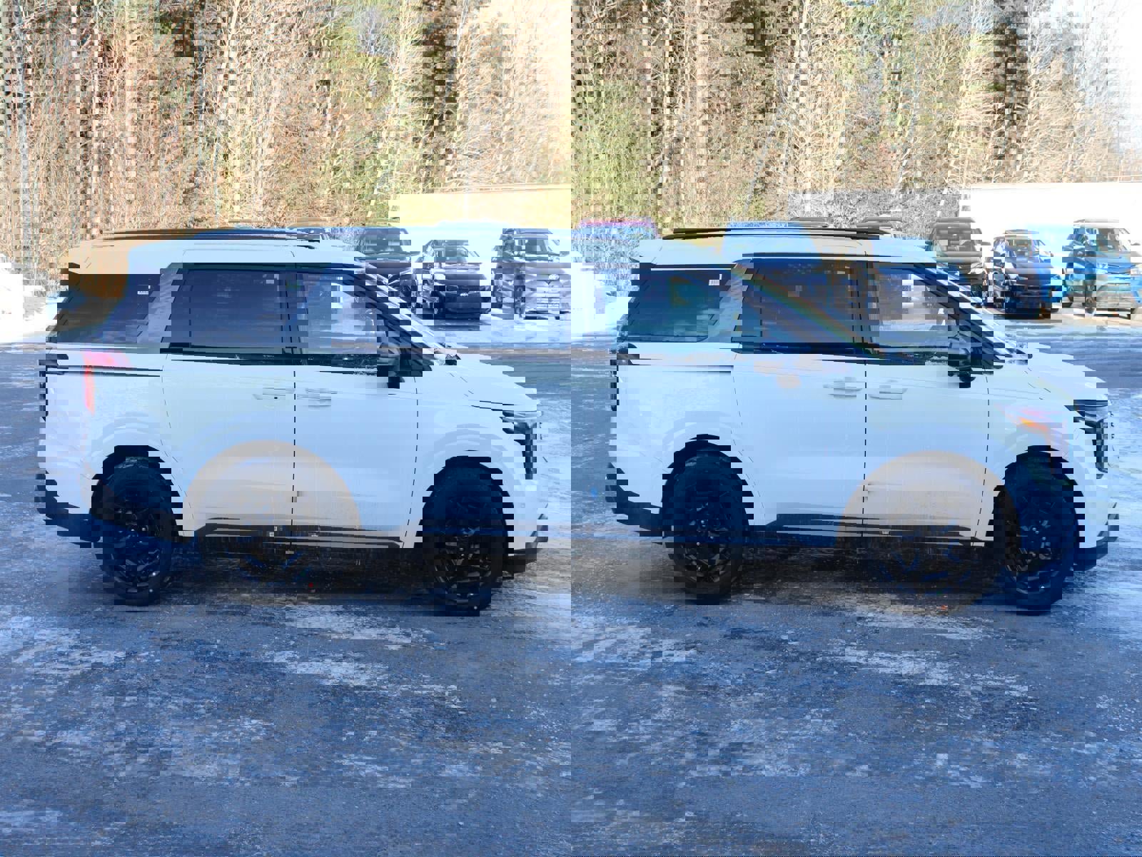 New 2026 Kia Carnival SX w/ SX Dark Edition Package FWD image 4