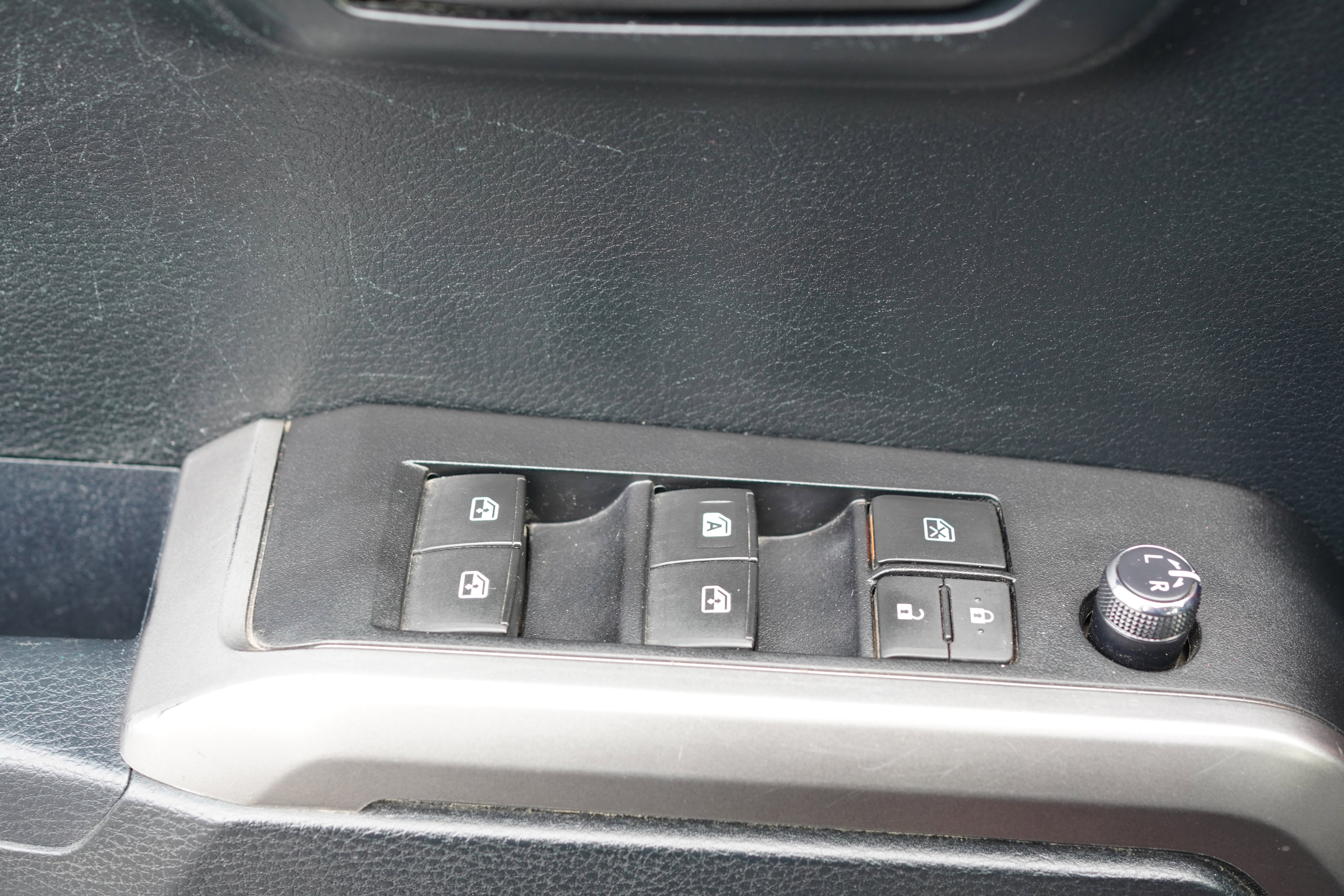 Used 2017 Toyota Tacoma SR5 image 28