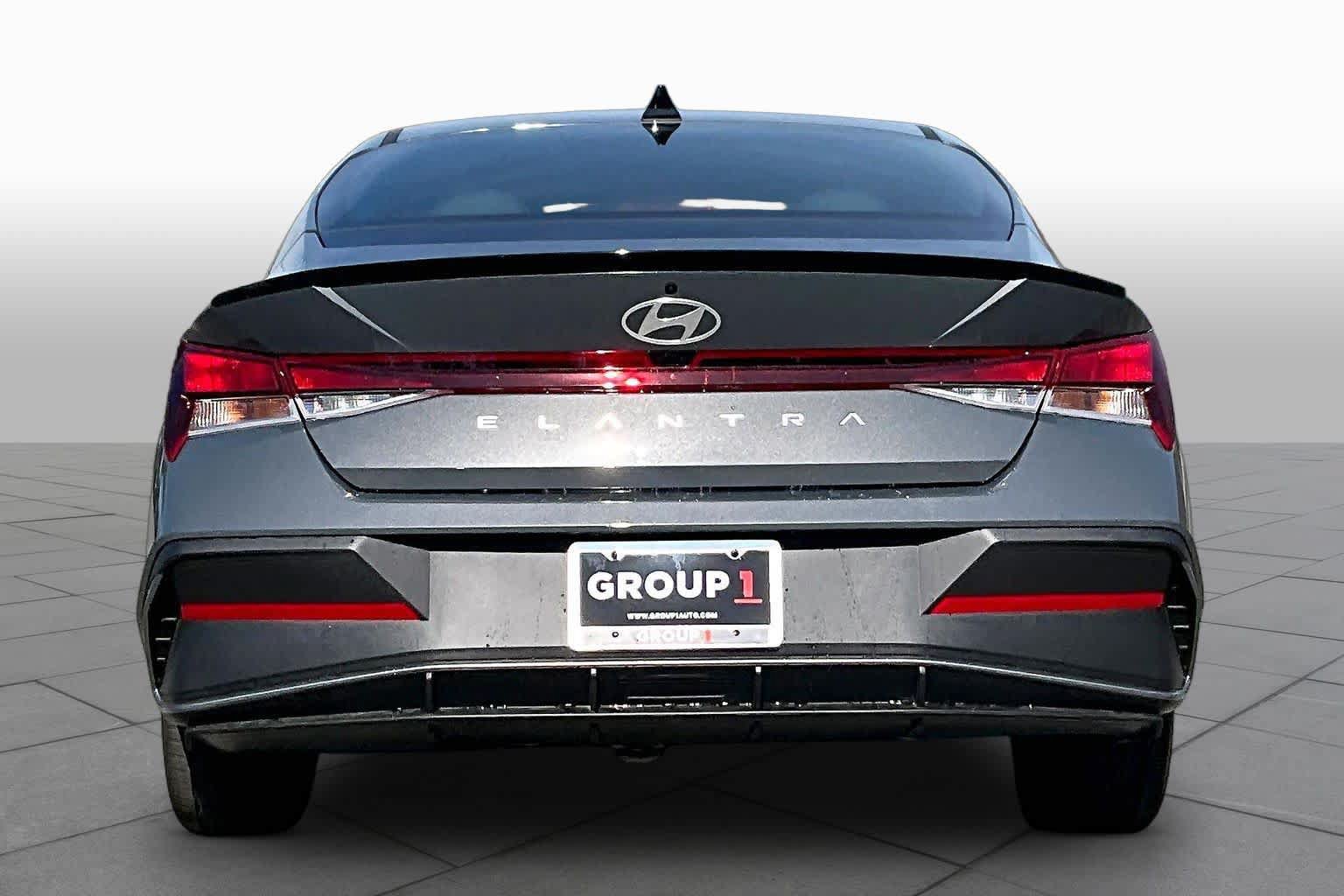 New 2026 Hyundai Elantra SEL Sport FWD image 4