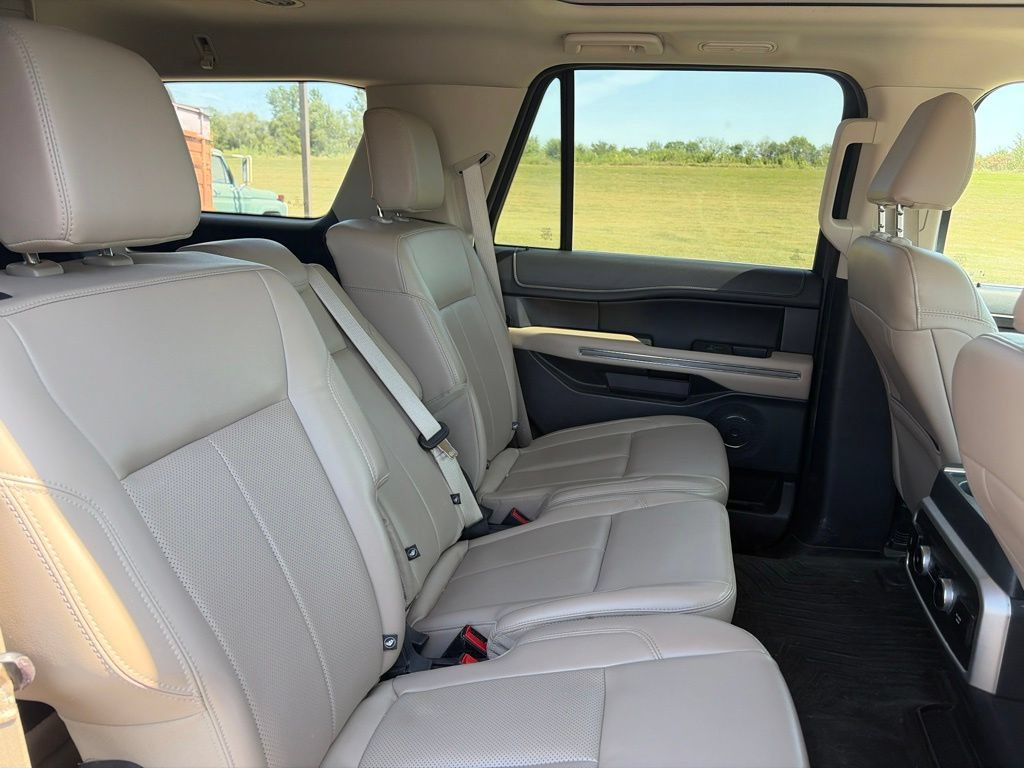 Used 2023 Ford Expedition XLT AWD/4WD image 8