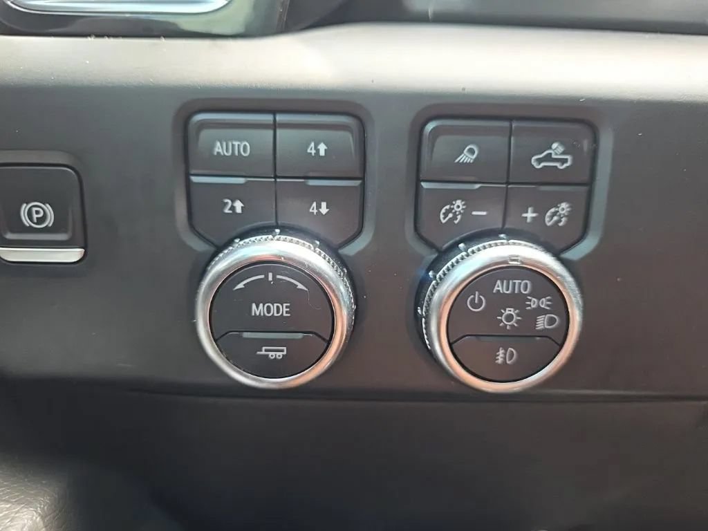 Used 2024 GMC Sierra 3500 Denali w/ Denali Reserve Package AWD/4WD image 32