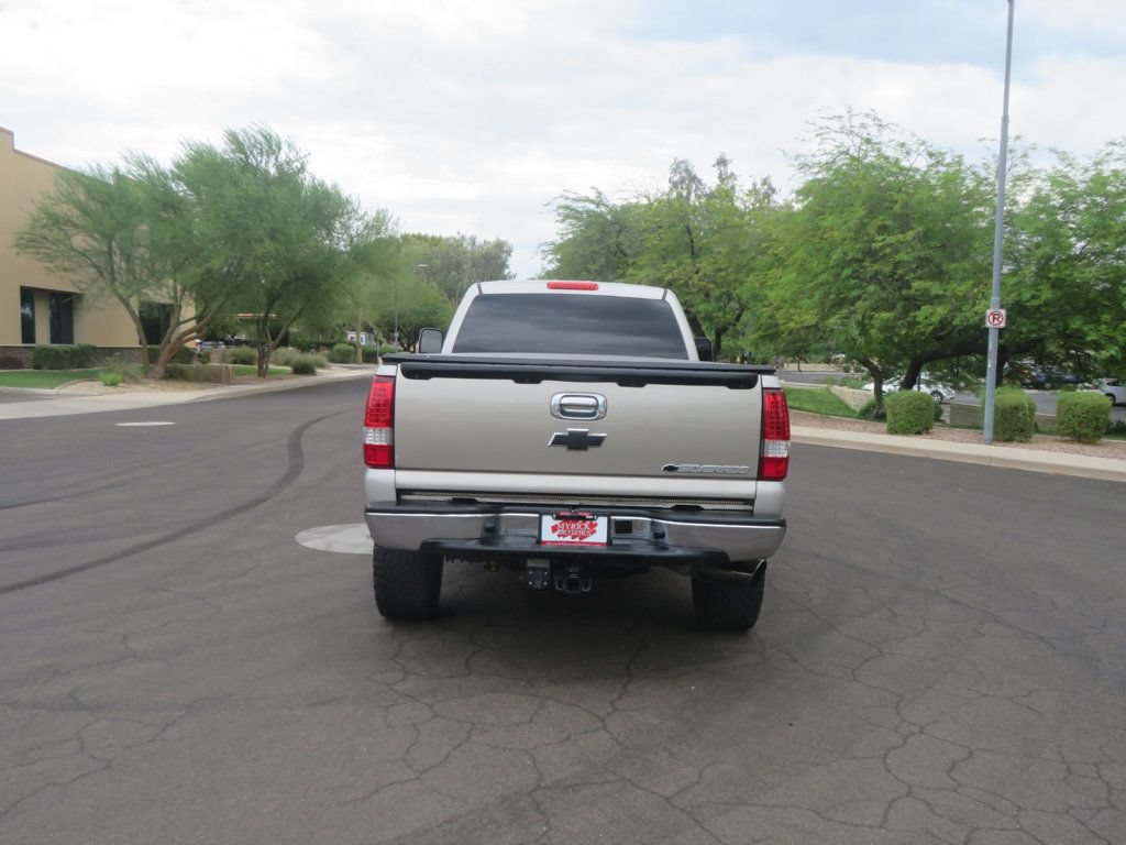 Used 2006 Chevrolet Silverado 2500 2WD Crew Cab image 12