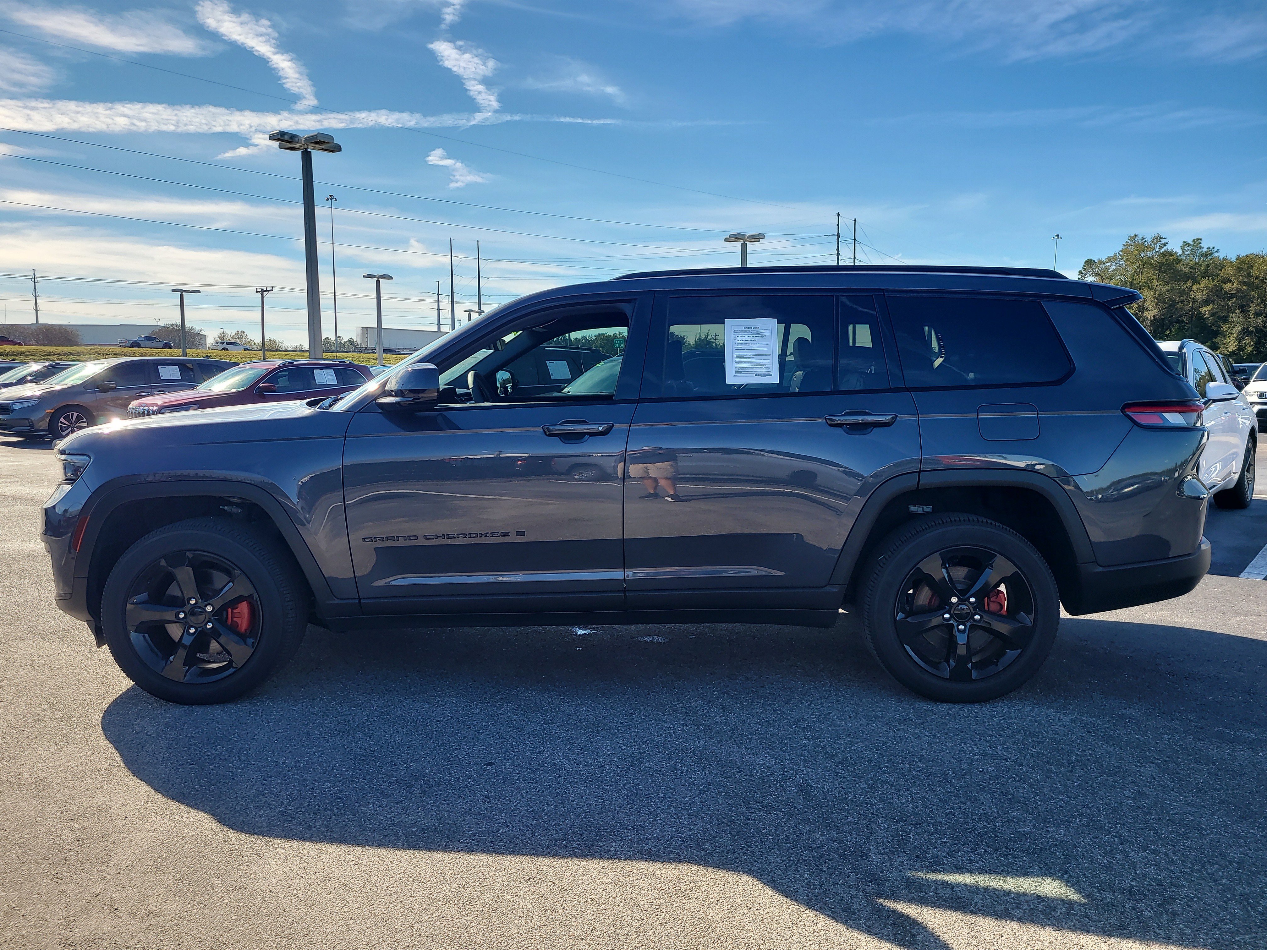 Used 2025 Jeep Grand Cherokee L Laredo image 7